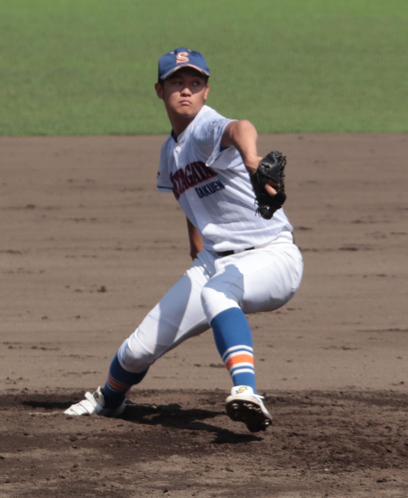 世田谷学園対国学院久我山　先発して力投した世田谷学園・角井（撮影・藤塚大輔）