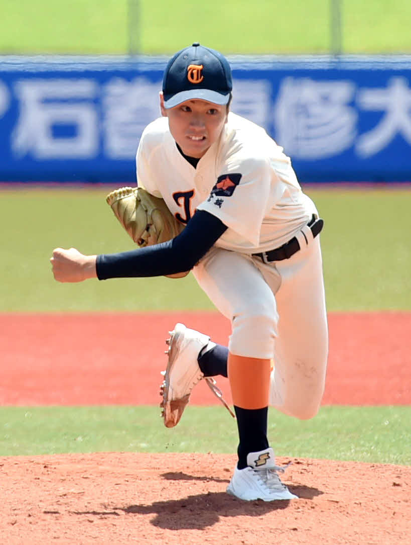 東陵対泉館山　先発で3回無失点の東陵・前田（撮影・相沢孔志）