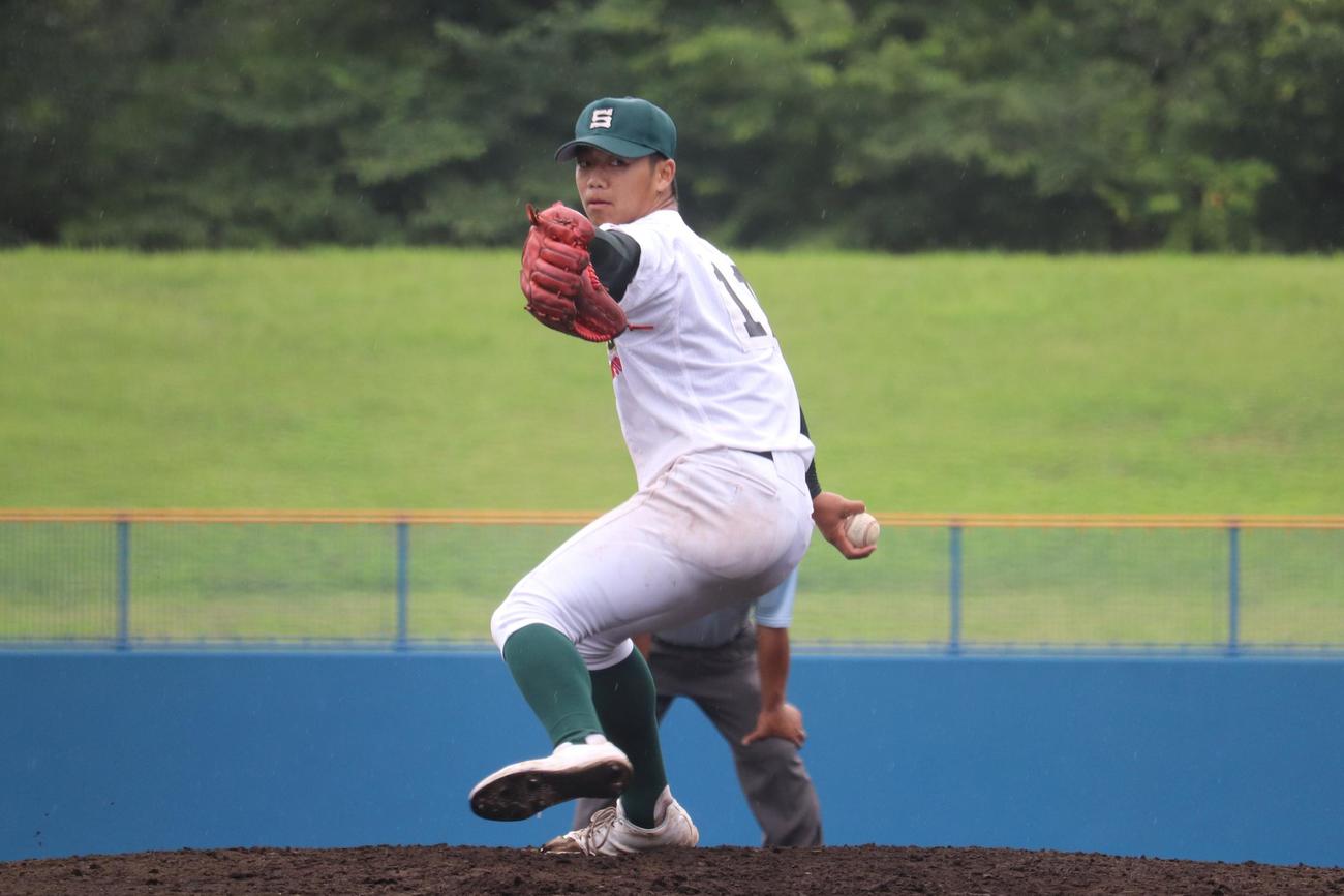 専大松戸対千葉英和　9回、リリーフでマウンドに上がり、最速150キロを計測し、1安打無失点に抑えた専大松戸・平野（撮影・保坂淑子）