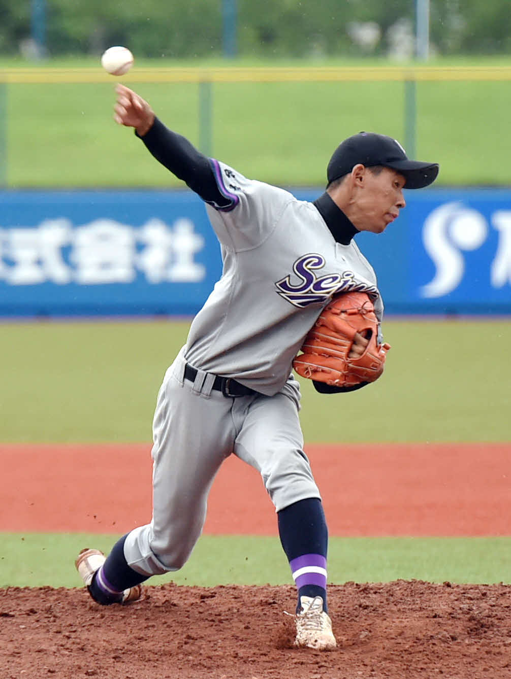 救援登板で2回2／3を1失点と粘投した聖和学園・阿部航大