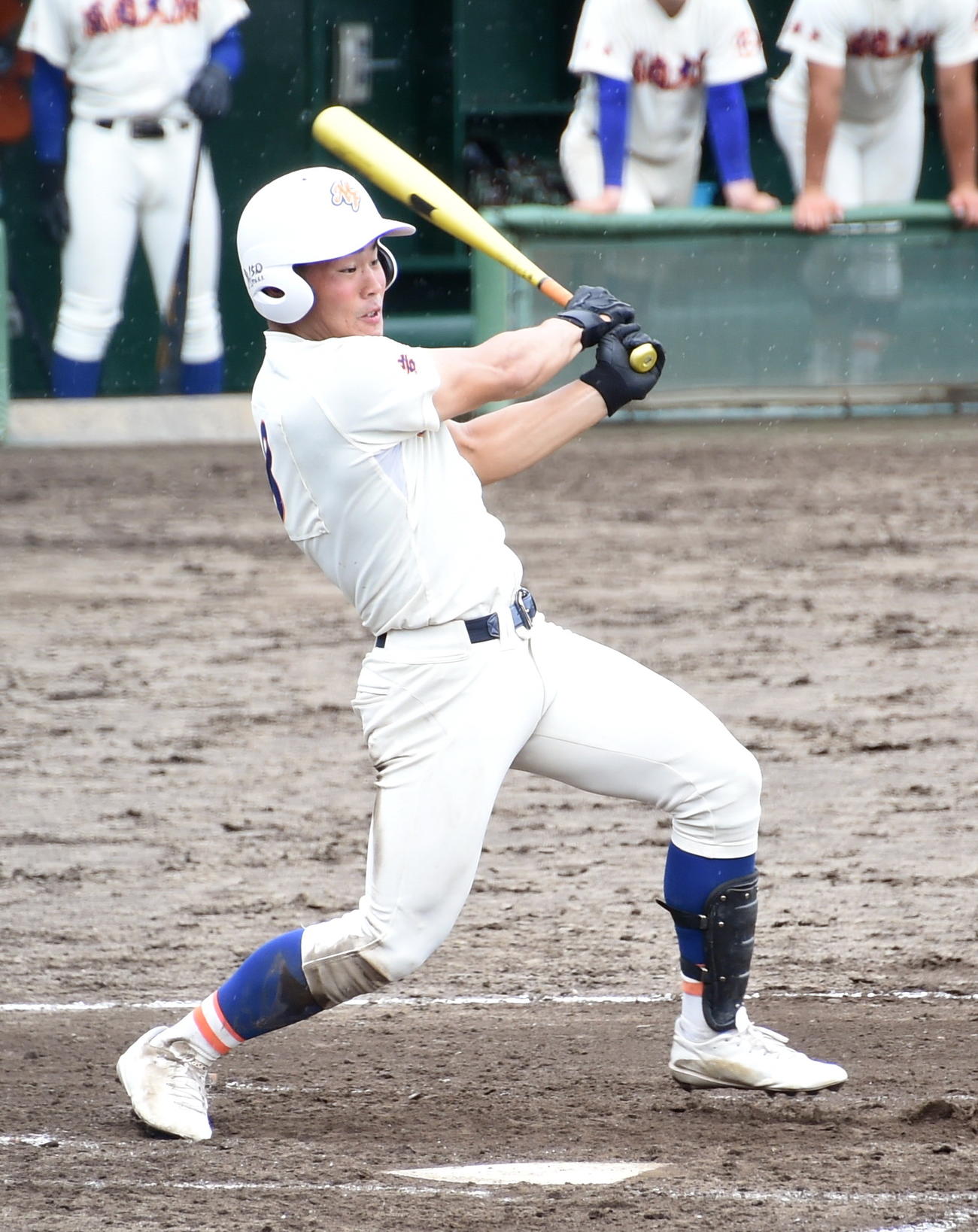 2回、中前適時打を放つ盛岡大付・中沢