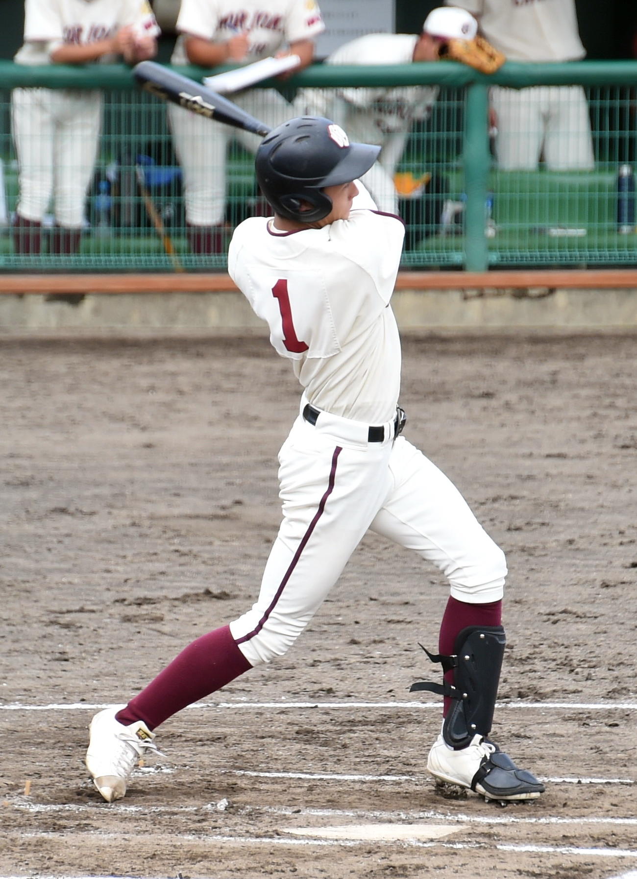 盛岡中央対盛岡市立　1回表盛岡中央2死一、三塁、左前適時打を放つ斎藤（撮影・山田愛斗）