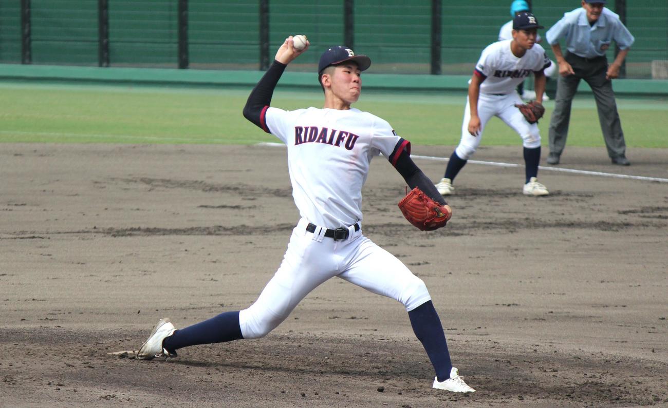 岡山理大付対玉島商　4回無失点と好投した岡山理大付・田本