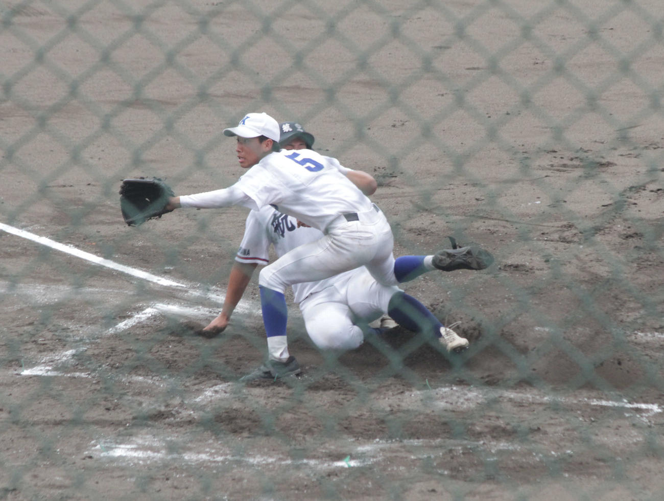 日本航空石川・内藤鵬内野手は7回、暴投に反応し、二塁から激走で決勝のホームを踏んだ