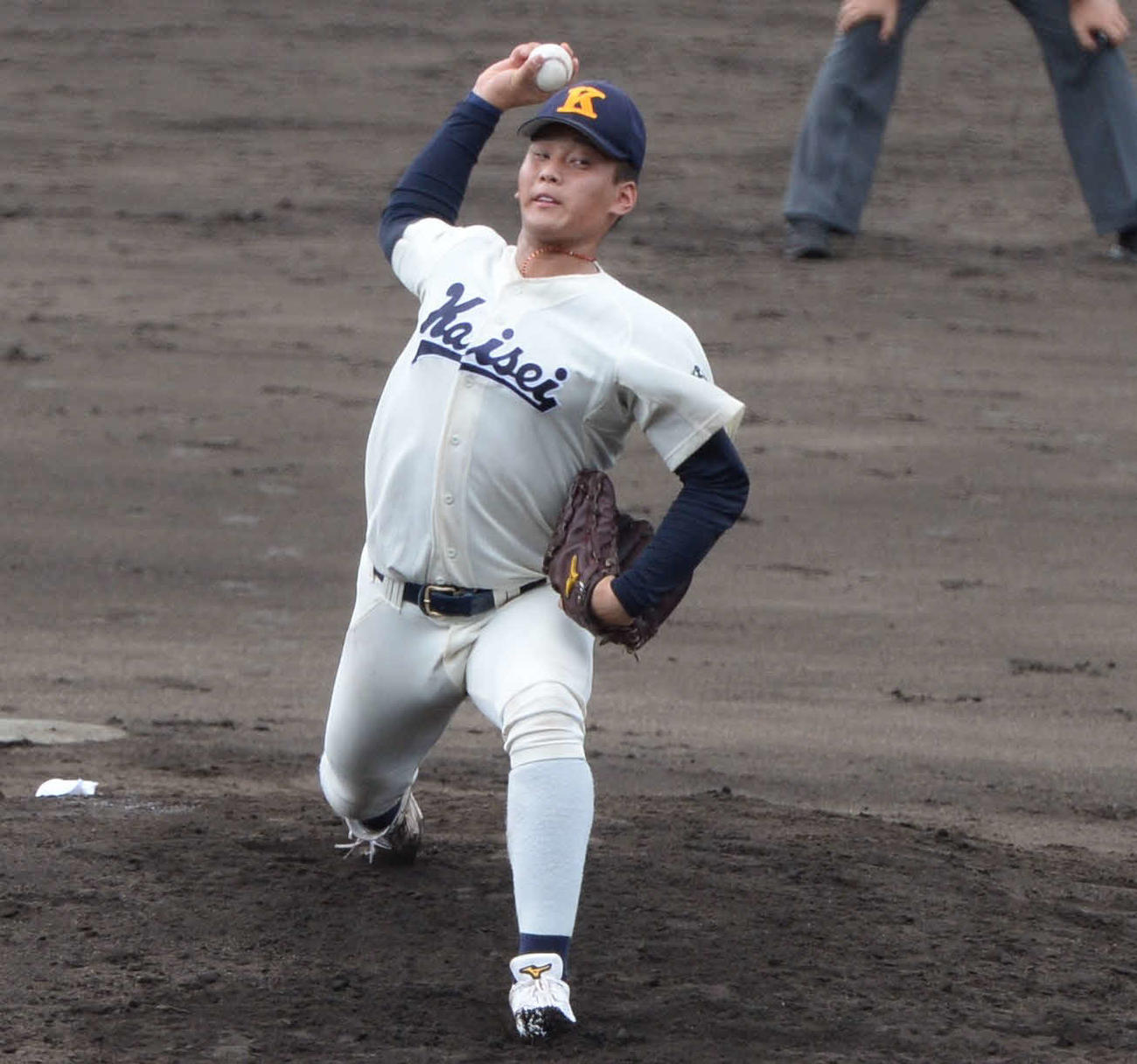 海星対鹿町工　2番手で力投する海星・宮原（撮影・只松憲）