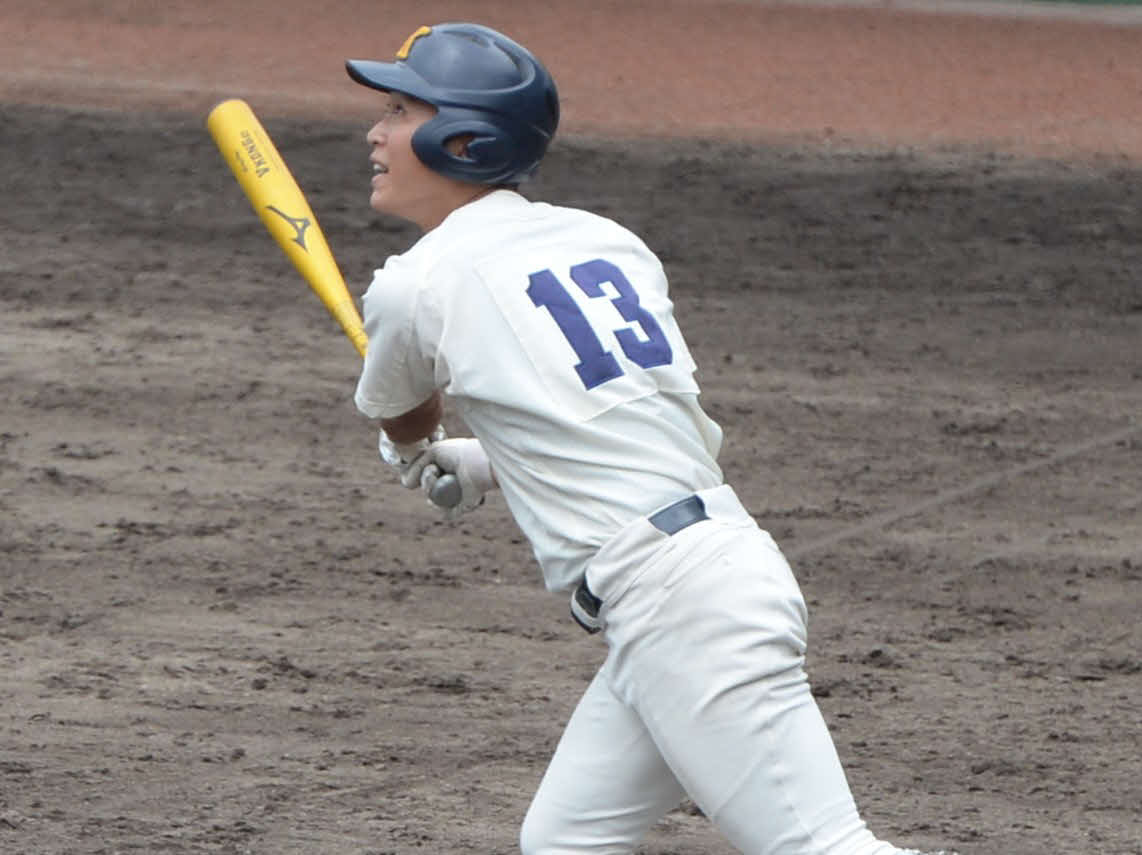 海星対鹿町工　7回1死満塁で勝ち越しの中犠飛を放つ海星・柿本（撮影・只松憲）