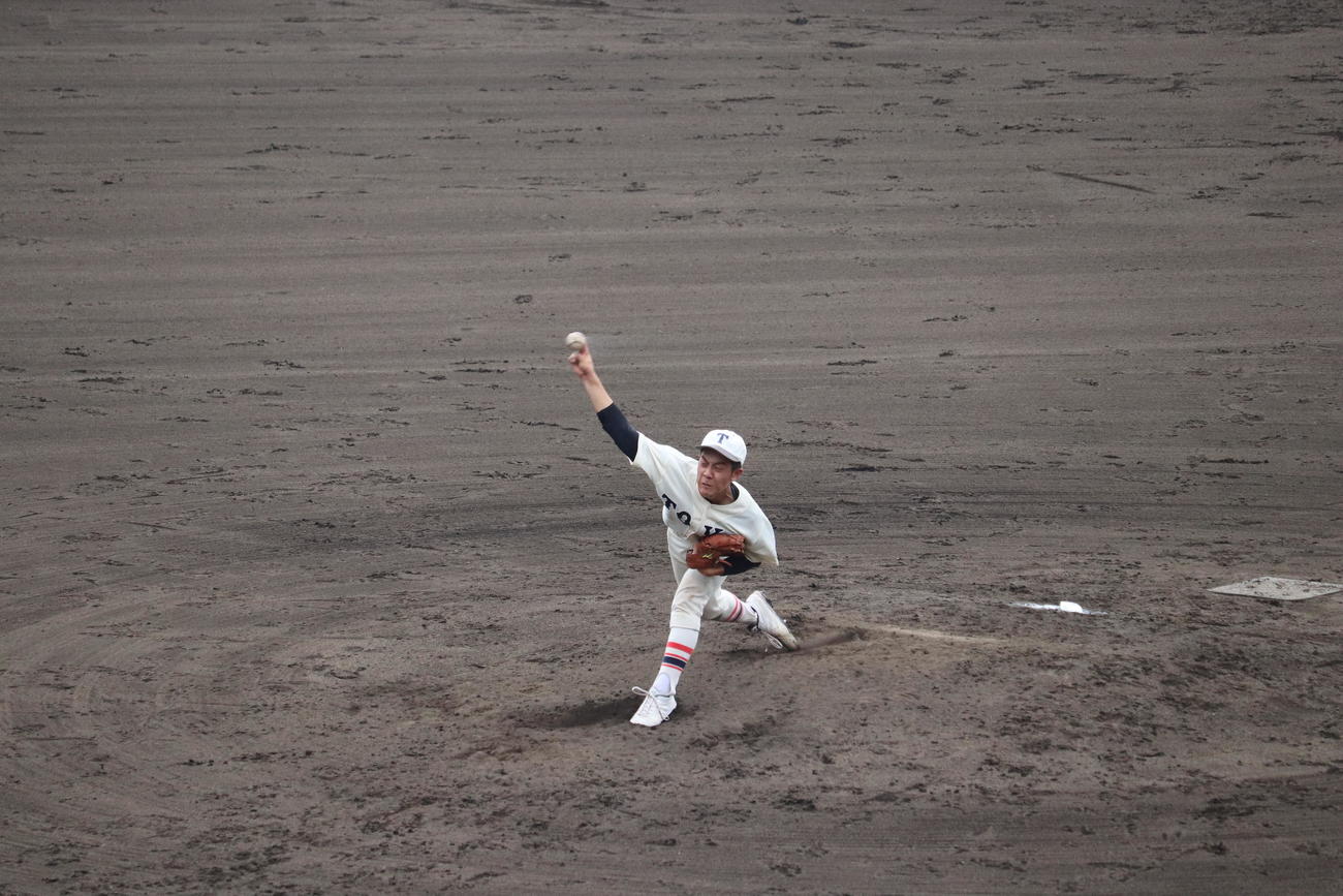 兵庫東洋大姫路対滝川　東洋大姫路のエース、森健人投手（撮影・竹本穂乃加）