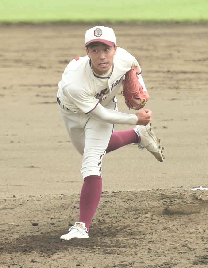 盛岡中央対盛岡三　救援登板で7回2／3を無失点と好投した盛岡中央・斎藤（撮影・相沢孔志）