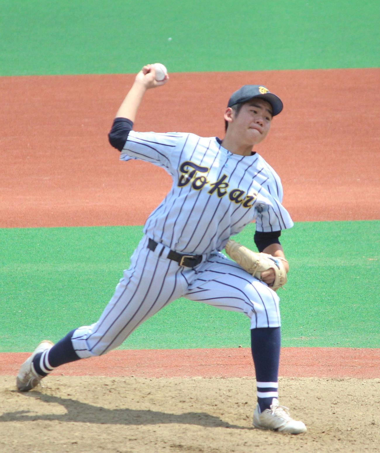 東海大高輪台対淑徳　先発し力投する東海大高輪台・石川（撮影・保坂恭子）