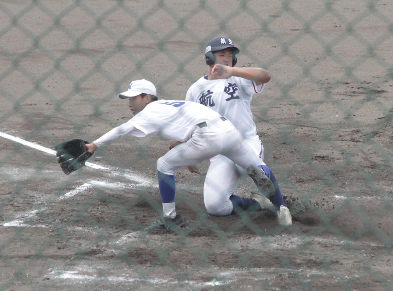 日本航空石川・内藤は7回、暴投に反応し、二塁から激走で決勝のホームを踏む