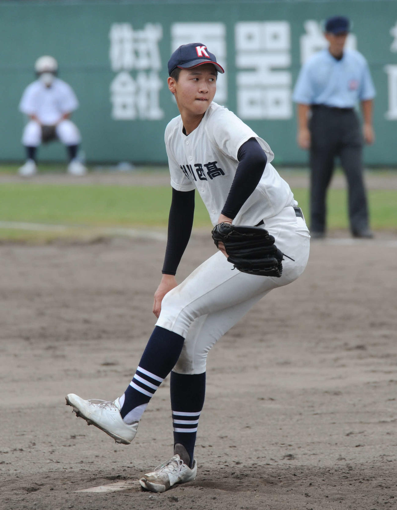 8回から継投し2回を無失点に抑えた山本