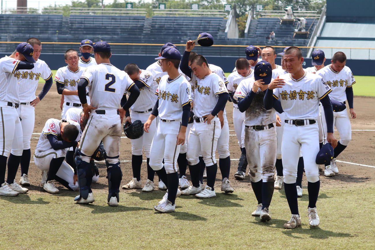 樹徳対前橋育英　0－6で敗れ、涙を流す前橋育英の選手たち（撮影・星夏穂）