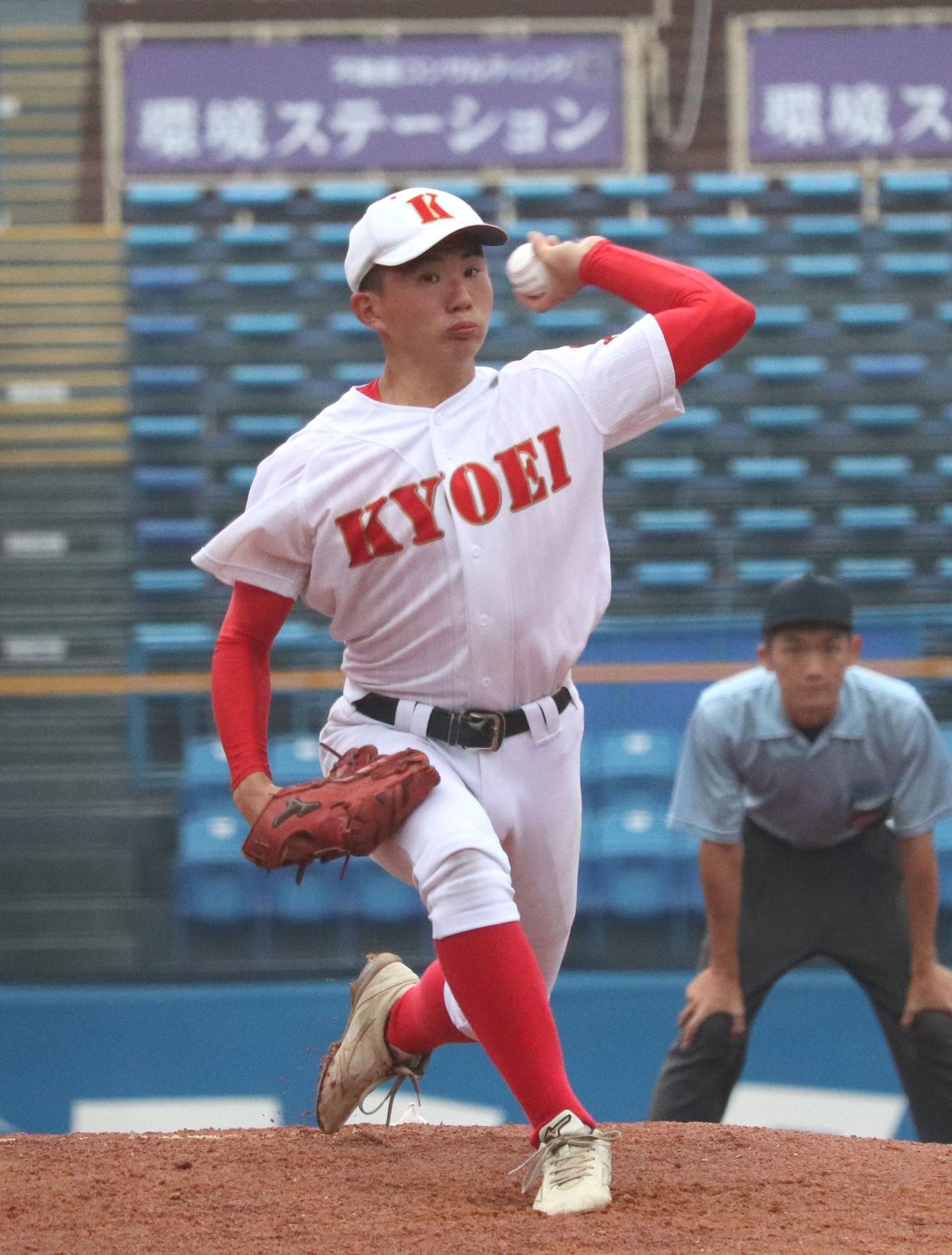 共栄学園対関東第一　先発し力投する共栄学園・池田（撮影・保坂恭子）