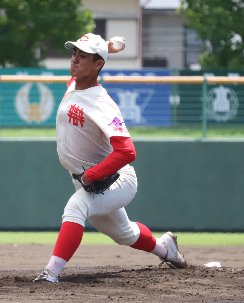 3回戦、向陽戦で先発登板した智弁和歌山・武元一輝（撮影・波部俊之介）＝2022年7月22日、和歌山・紀三井寺運動公園野球場