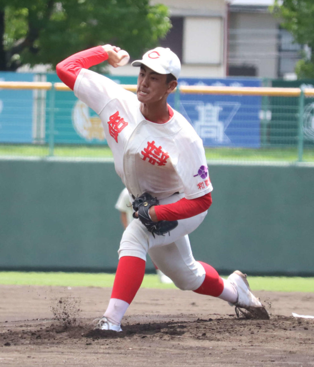 3回戦、向陽戦で先発登板した智弁和歌山・武元一輝（撮影・波部俊之介）＝2022年7月22日、和歌山・紀三井寺運動公園野球場