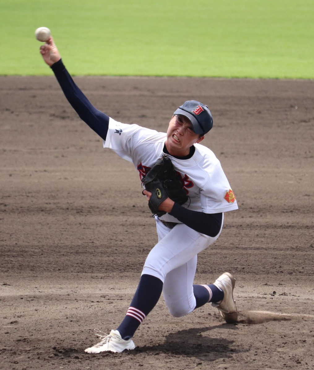 滋賀伊吹対草津　完投した福井希空投手（撮影・竹本穂乃加）