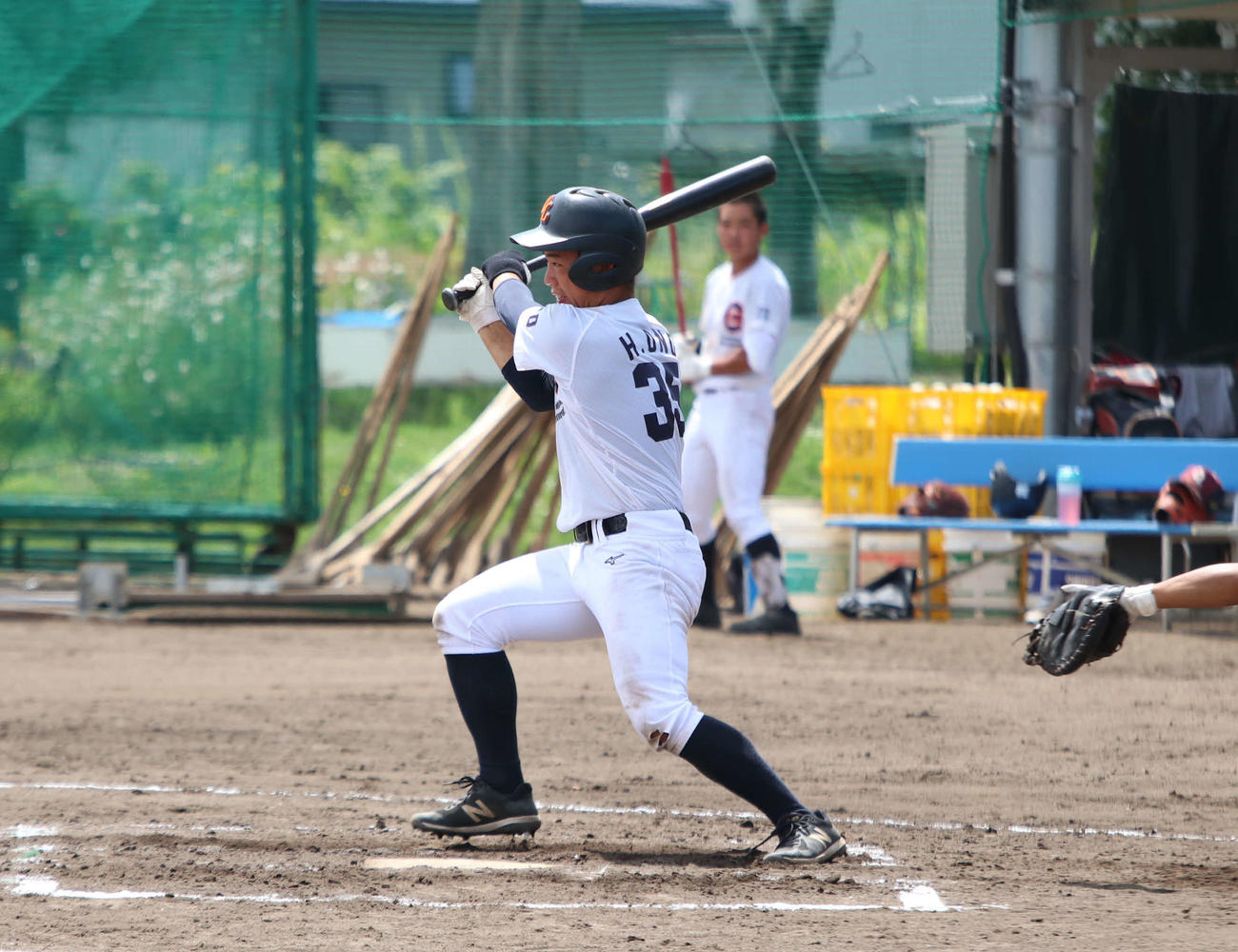 練習で鋭い当たりを放つクラーク・小野（撮影・山崎純一）