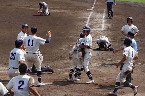 国学院久我山3時間熱戦制し8強 下川辺隼人が延長10回サヨナラ打