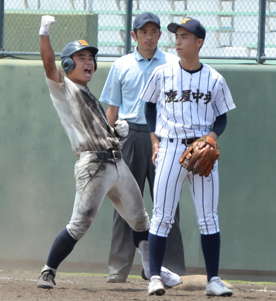 鹿児島実対鹿屋中央　延長11回に勝ち越しの右前打を放った鹿児島実・一ノ瀬（撮影・只松憲）