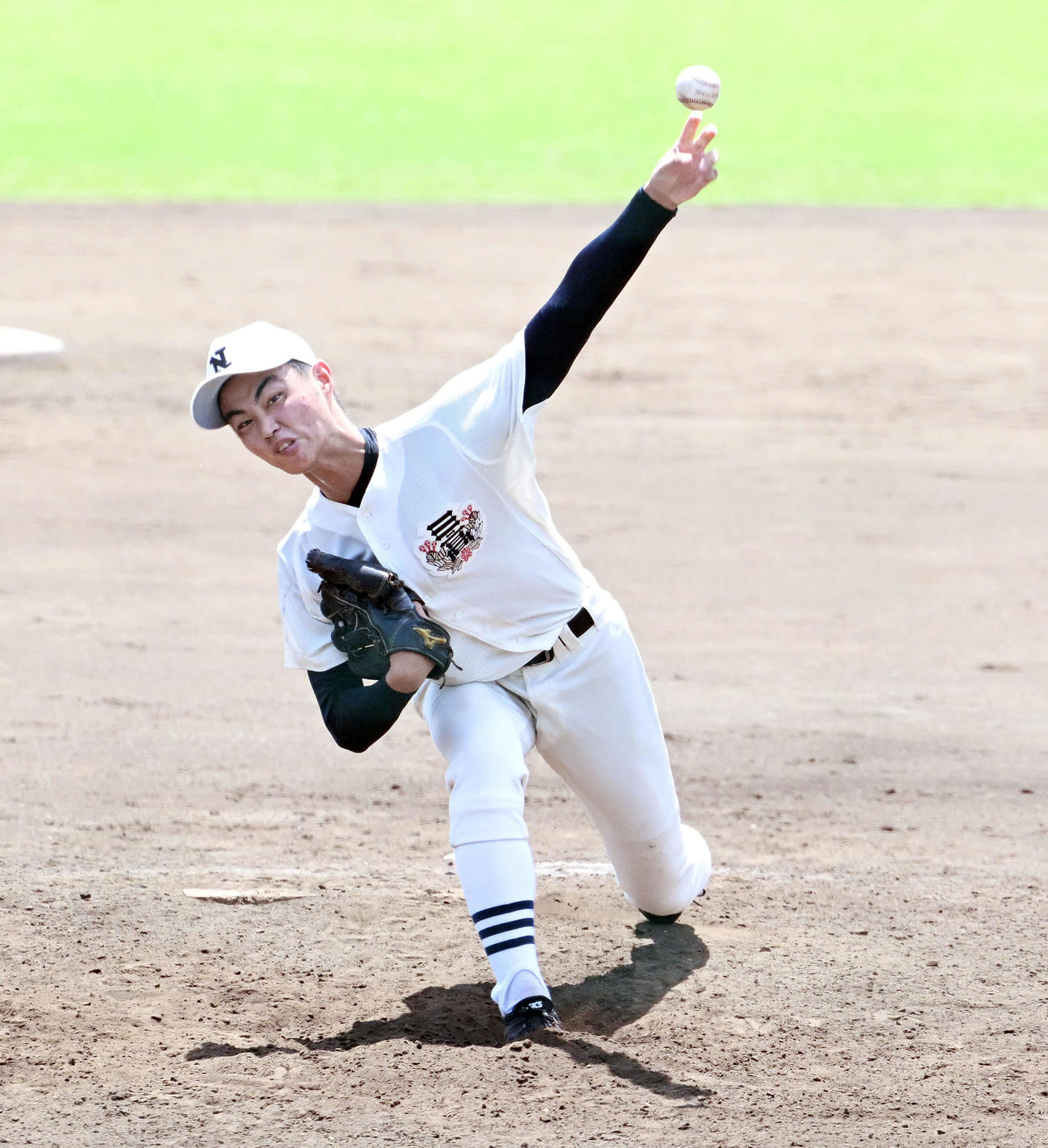 日大三対創価　力投する日大三先発の松藤（撮影・滝沢徹郎）