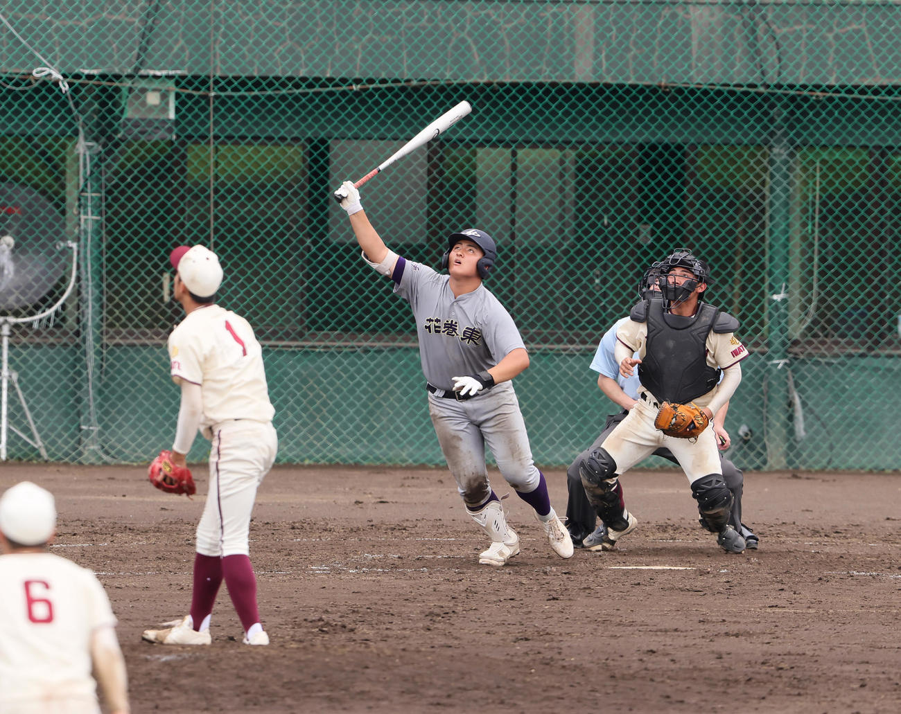 盛岡中央対花巻東　7回裏花巻東2死一塁、佐々木麟は右飛に倒れる。投手斎藤（撮影・足立雅史）