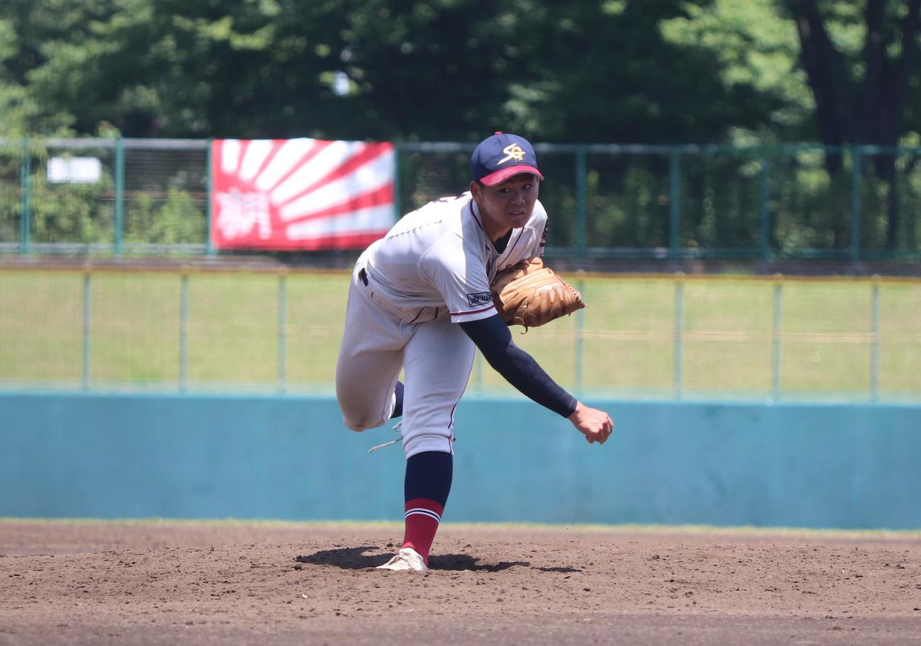 聖望学園対武南　先発し6回2／3を投げ2安打無失点と好投した聖望学園・岡部（撮影・星夏穂）