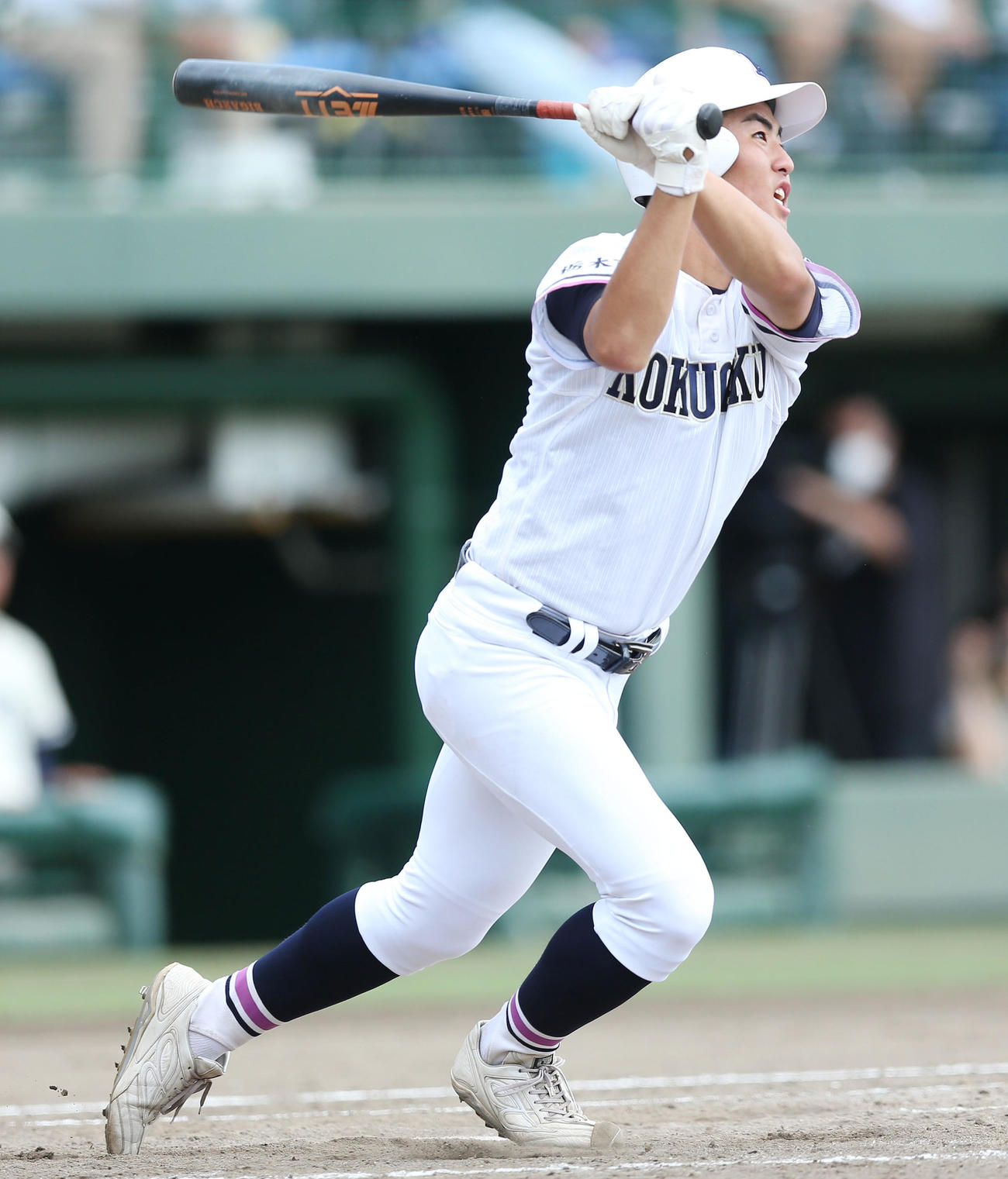 国学院栃木対宇都宮南　5回表国学院栃木無死三塁、適時本塁打を放つ小木曽（撮影・宮地輝）