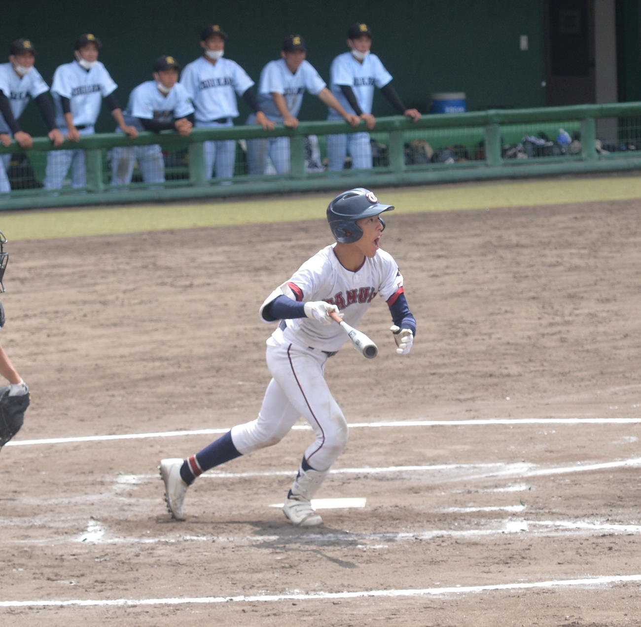 田村対学法石川　3－3の7回1死満塁、右方向へ勝ち越し犠飛を放つ田村・渡辺敦（撮影・濱本神威）