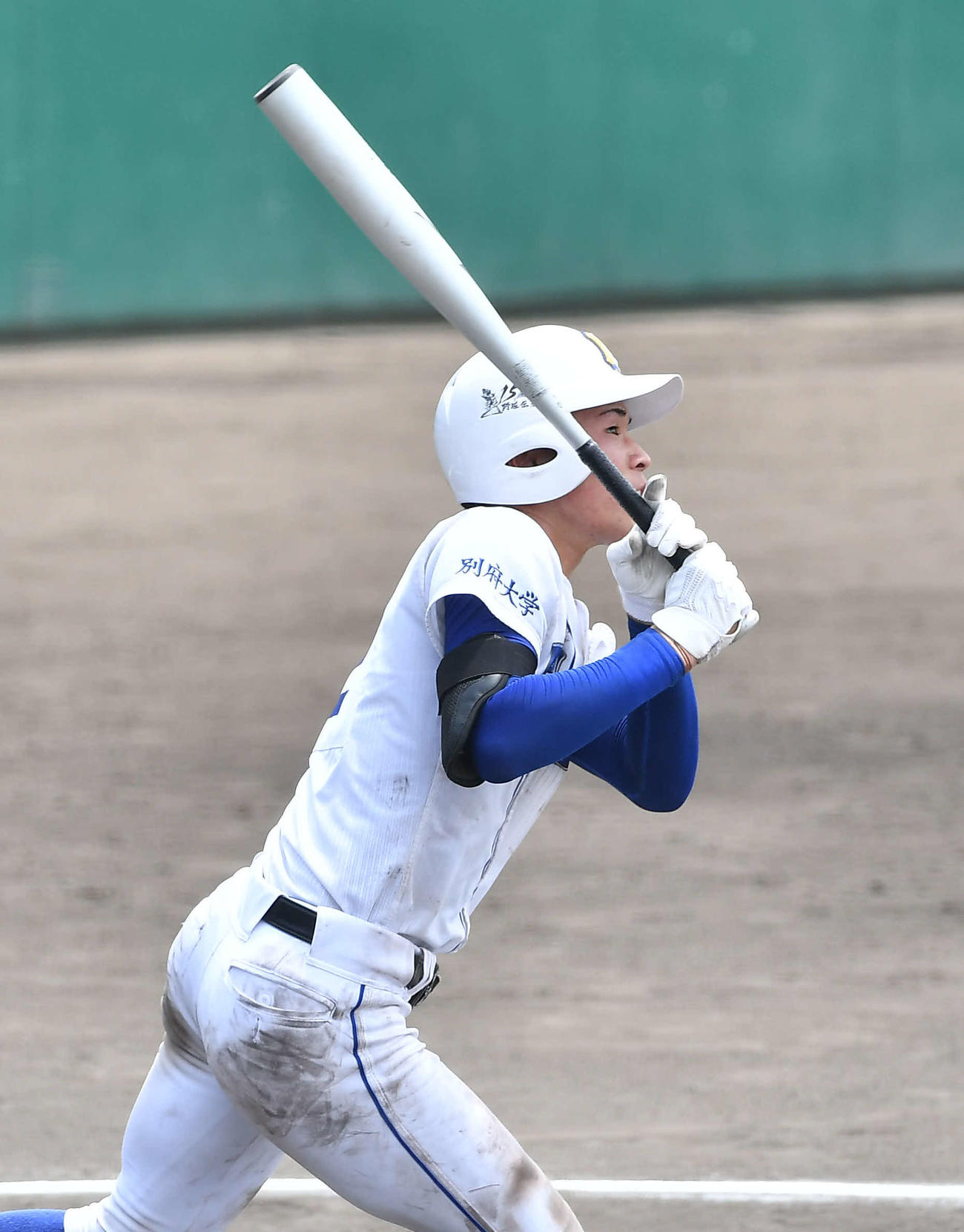 大分舞鶴対明豊　6回裏明豊2死、鈴木は右越え本塁打を放つ（撮影・岩下翔太）