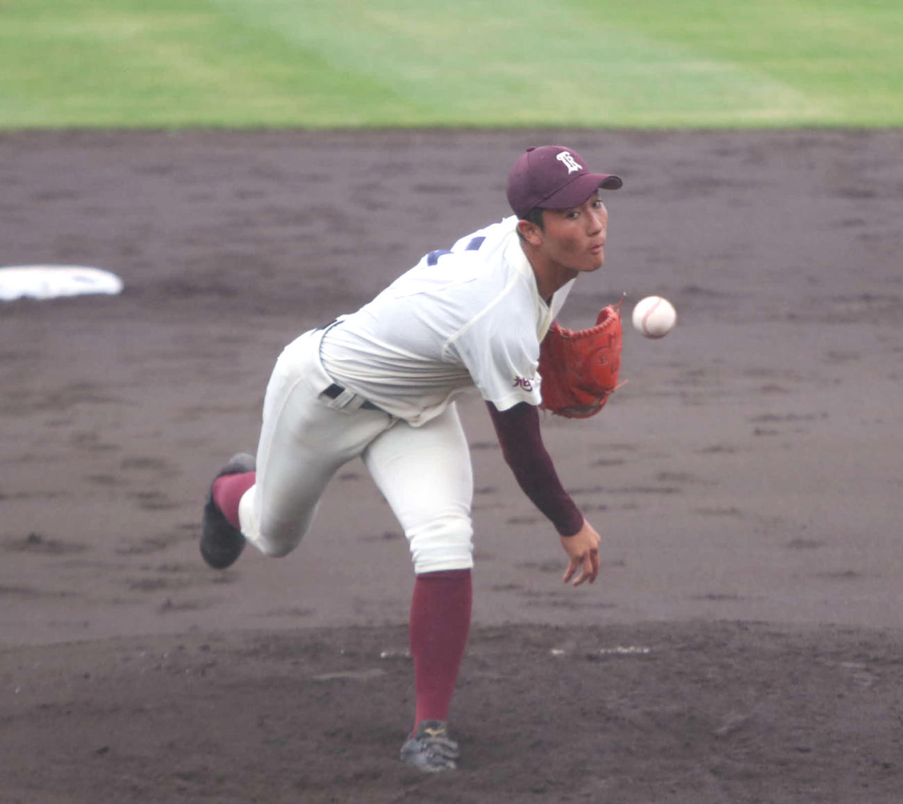 公式戦初完投した旭川大高・池田（撮影・山崎純一）