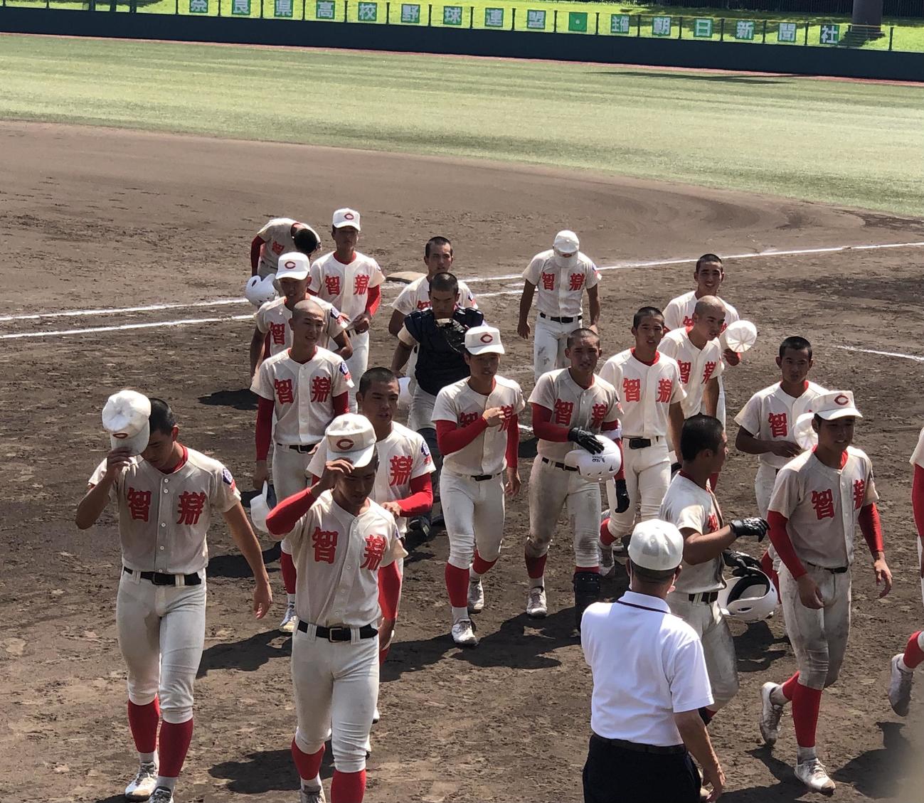 4強に進出した智弁学園のメンバー（撮影・益子浩一）2022年7月24日、佐藤薬品スタジアム