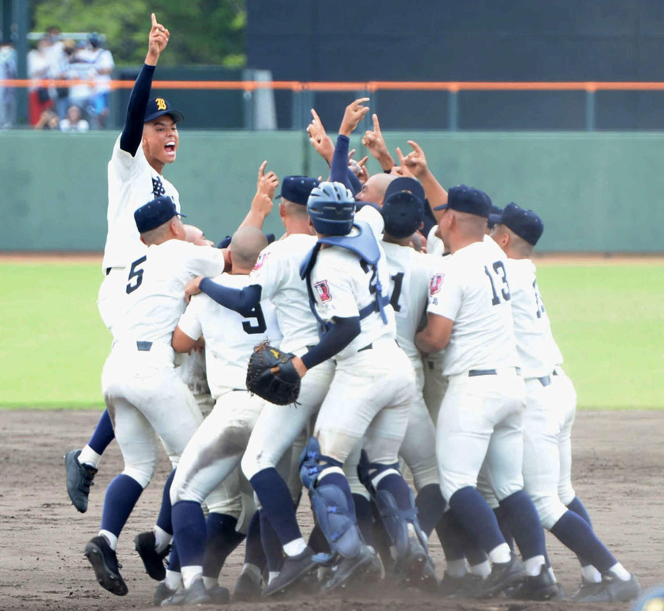 鹿児島実対大島　甲子園出場を決め、歓喜に沸く鹿児島実ナイン（撮影・只松憲）