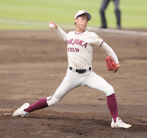 盛岡中央対一関学院　盛岡中央先発の斎藤（撮影・足立雅史）