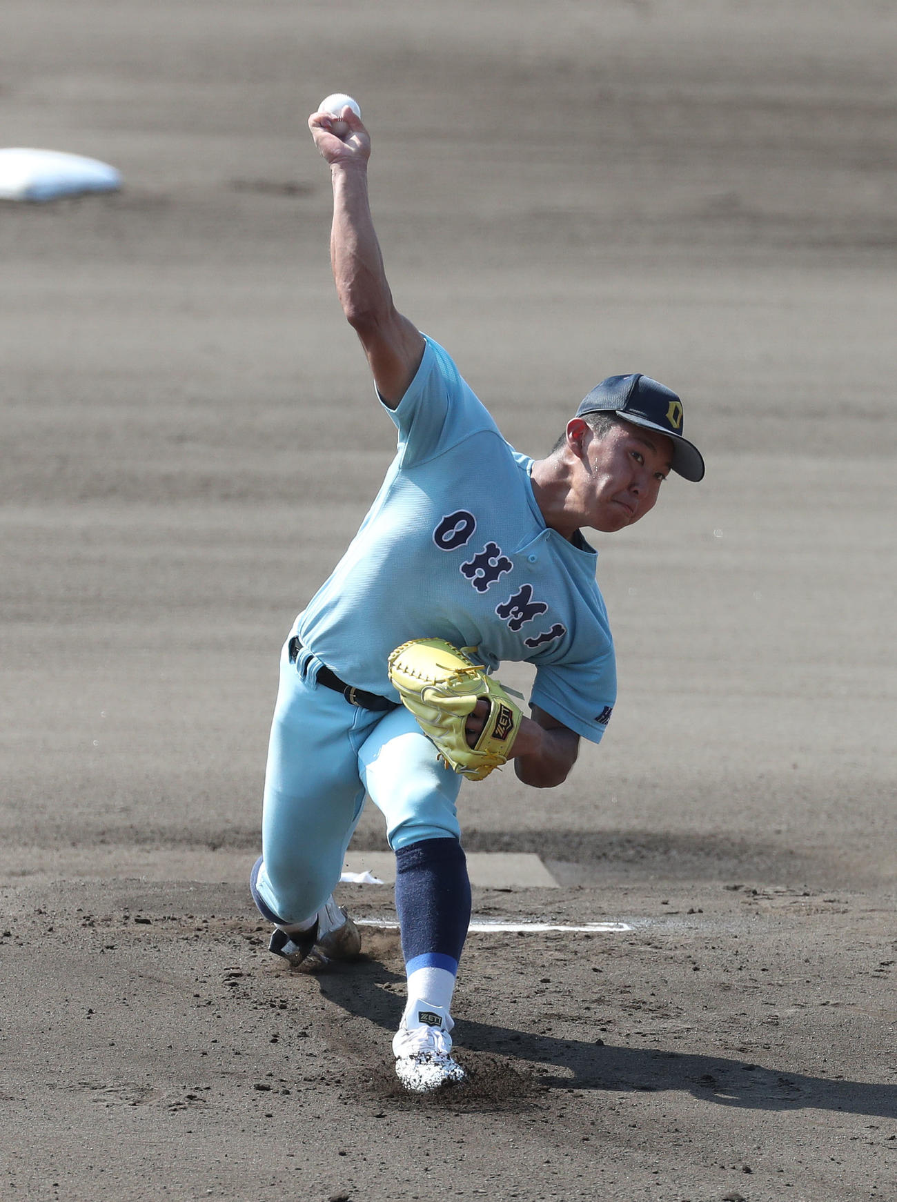 伊吹対近江　伊吹戦に登板する近江先発の山田（撮影・白石智彦）