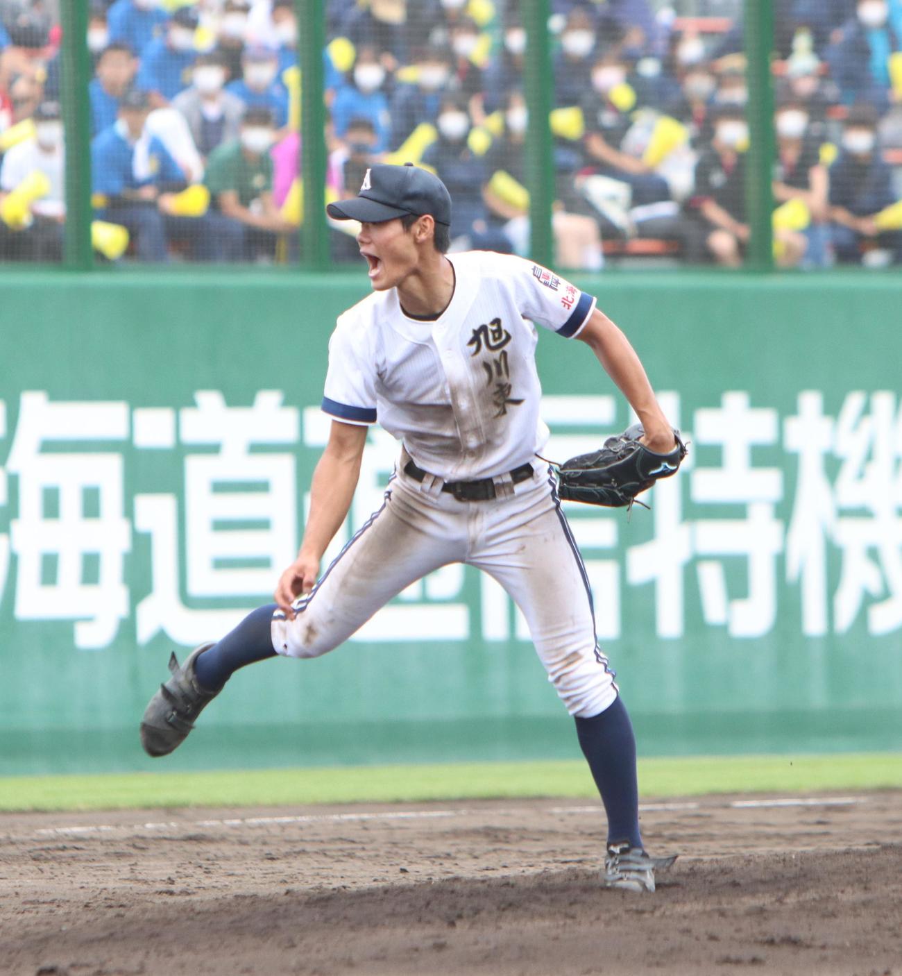 旭川東対旭川大高　8回裏からリリーフを務めた旭川東・今津（撮影・奥村晶治）
