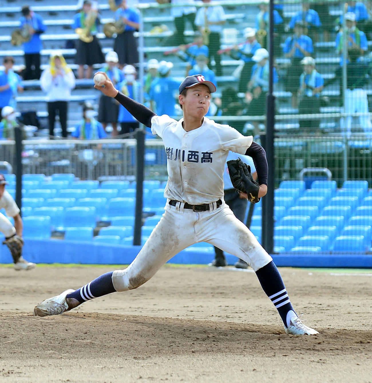 9回のマウンドで力投する掛川西・山本