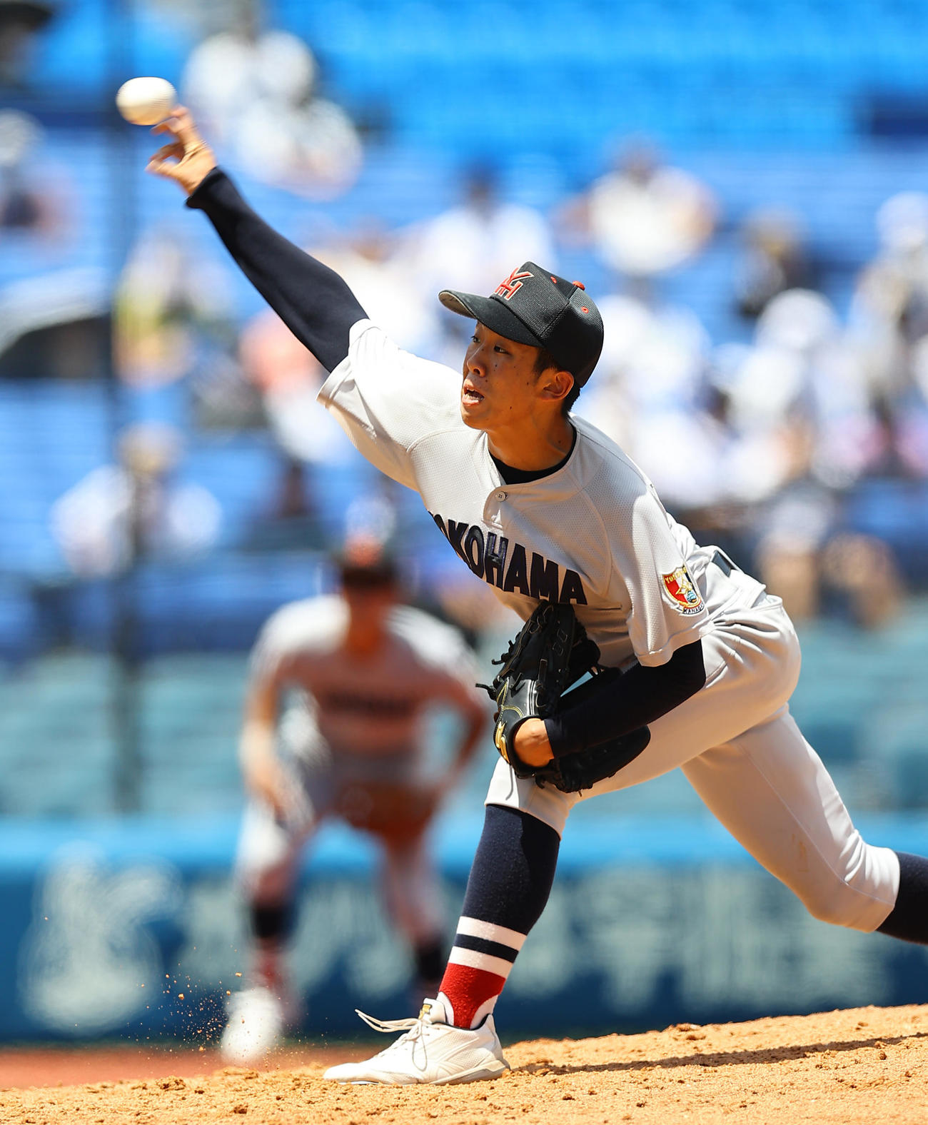横浜対立花学園　力投する横浜先発の鈴木（撮影・垰建太）