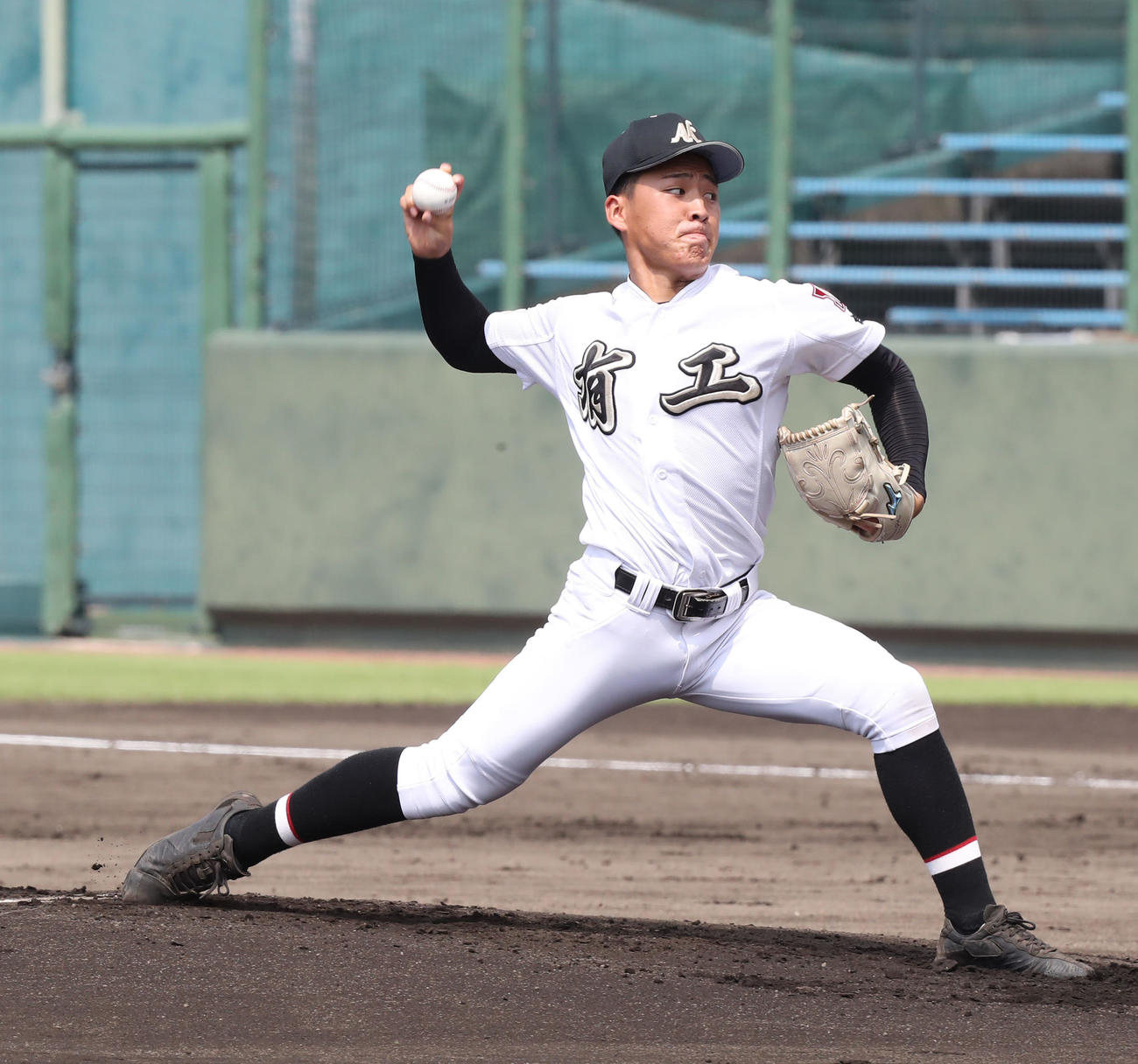 神埼清明対有田工　有田工先発の塚本侑（撮影・屋方直哉）