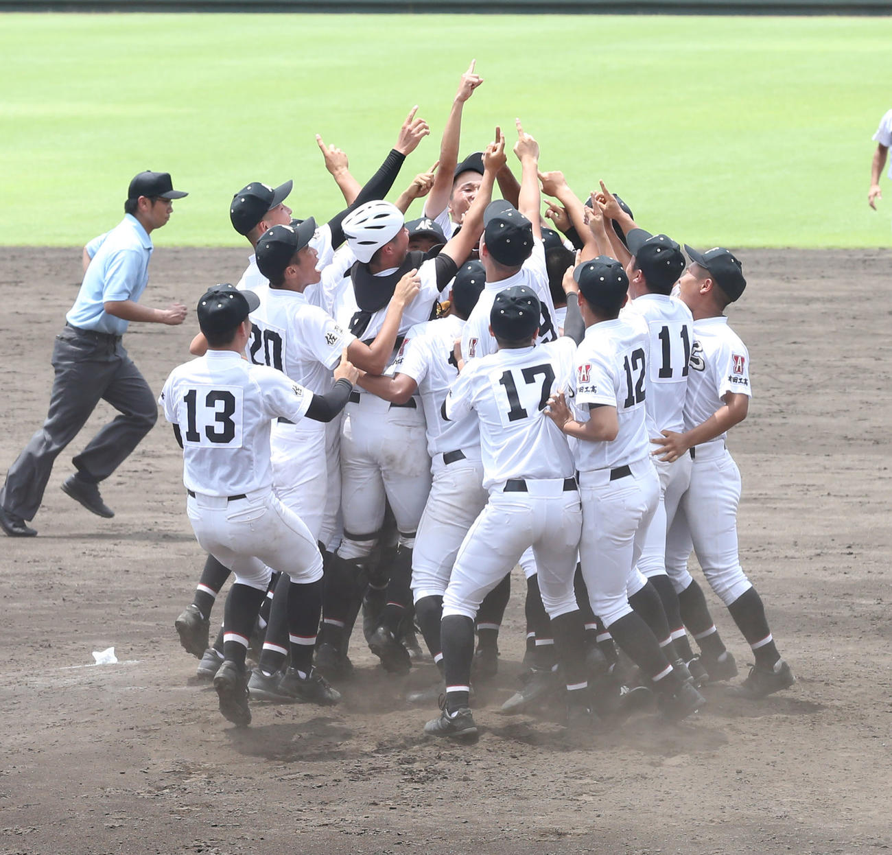 神埼清明対有田工　甲子園出場を決め、歓喜沸く有田工ナイン（撮影・屋方直哉）
