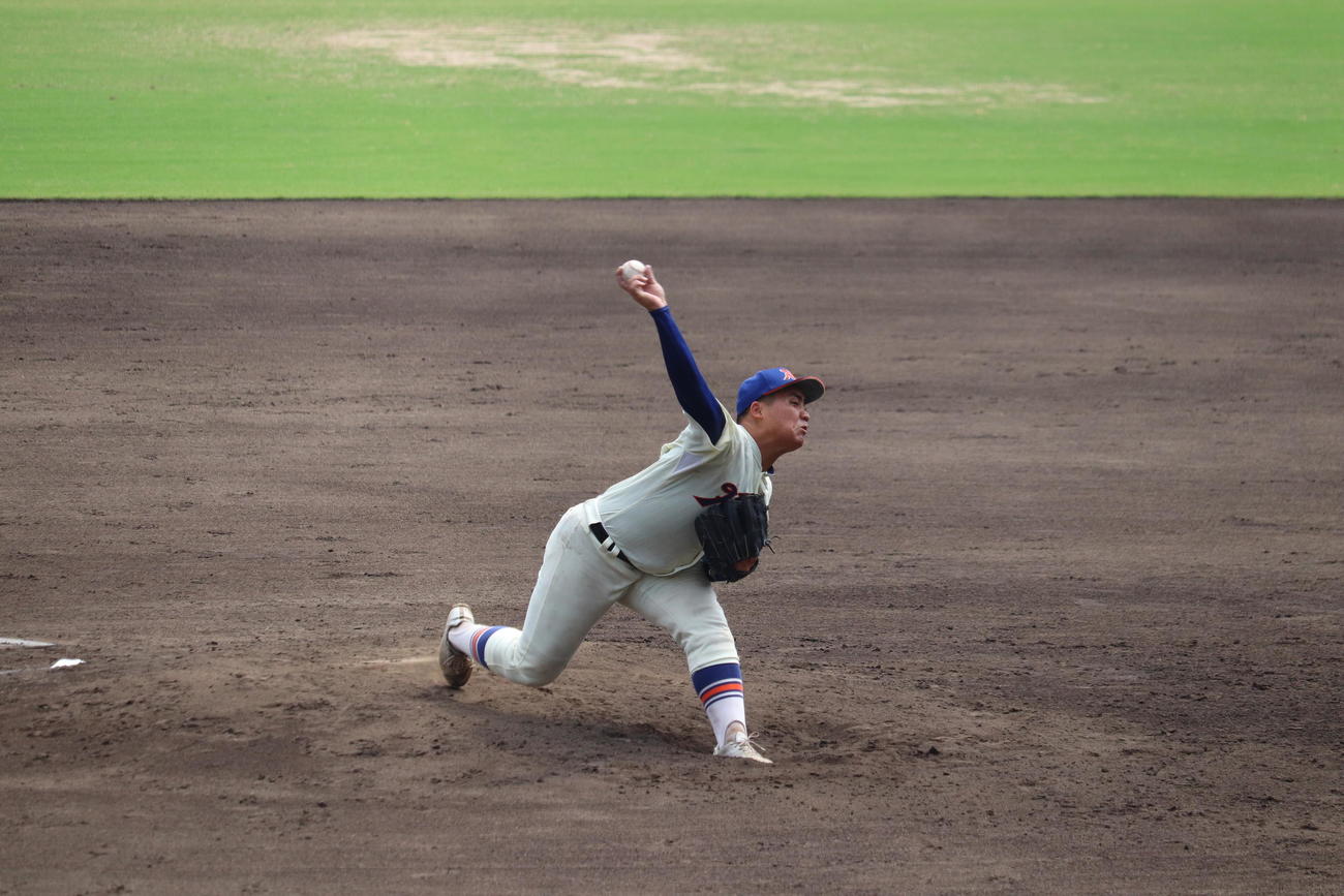 兵庫神戸国際大付対市川　3回から登板した津嘉山憲志郎投手（撮影・竹本穂乃加）