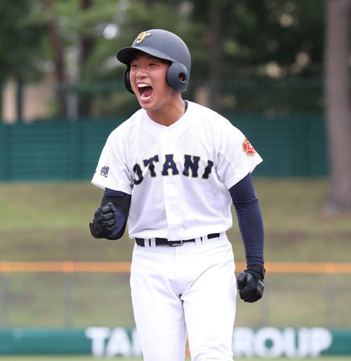 札幌大谷、初V王手 先発全員15安打10得点8回コールド勝ち、樹神4