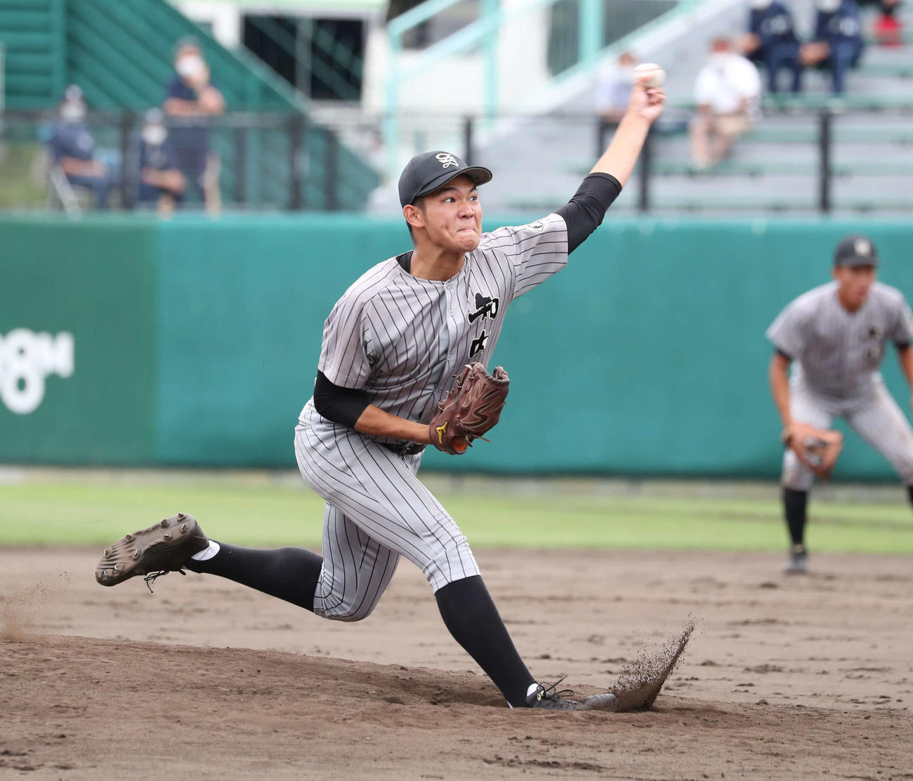東海大札幌対知内　力投で決勝に駒を進める知内・坂本（撮影・黒川智章）
