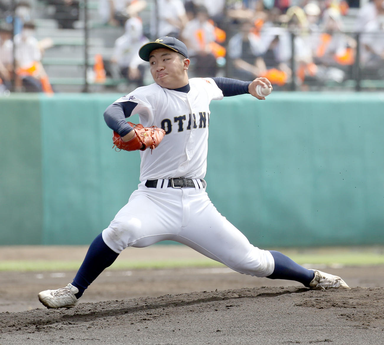 力投する札幌大谷先発の森谷大誠（撮影・佐藤翔太）