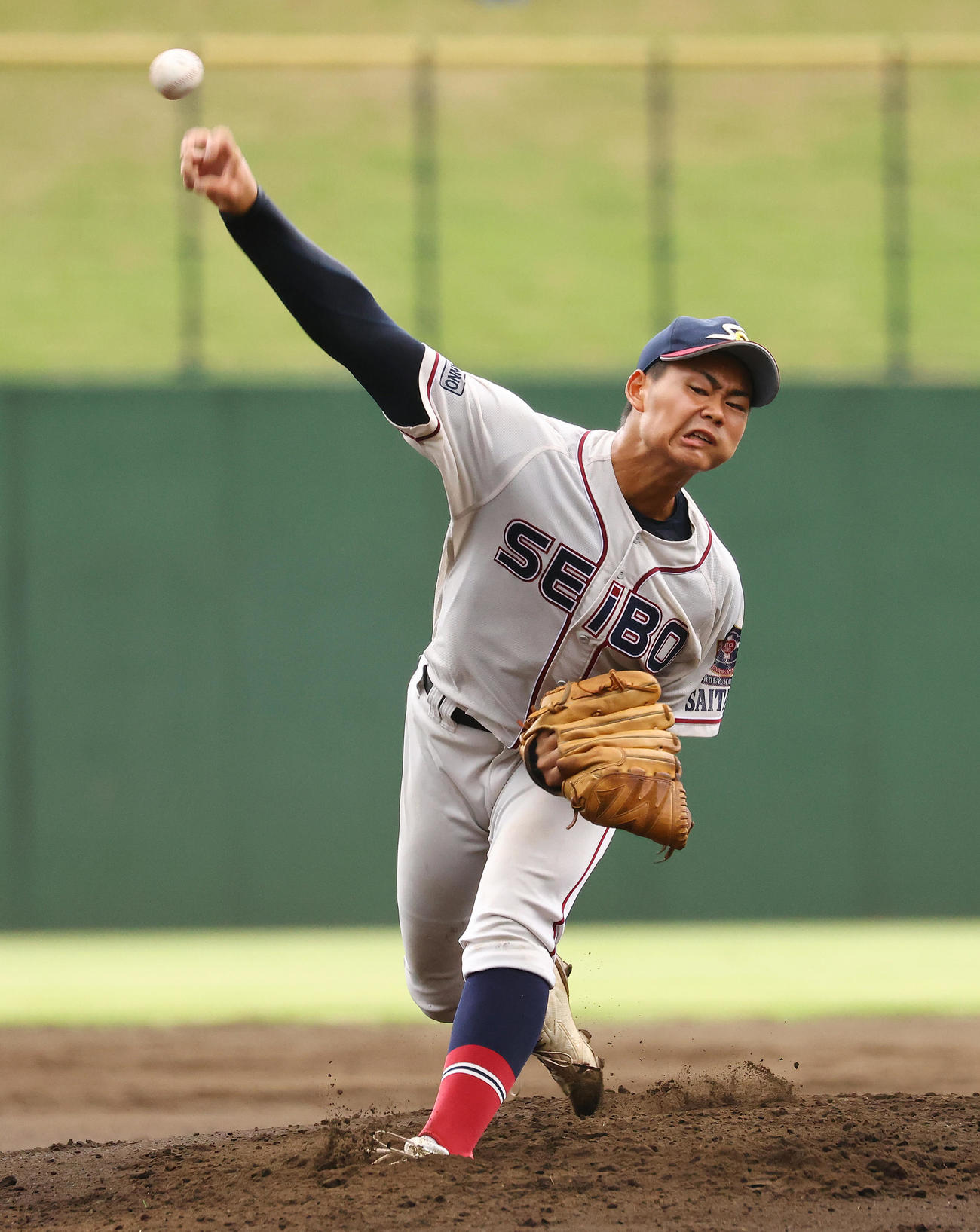 聖望学園対浦和学院　力投する聖望学園先発の岡部（撮影・垰建太）