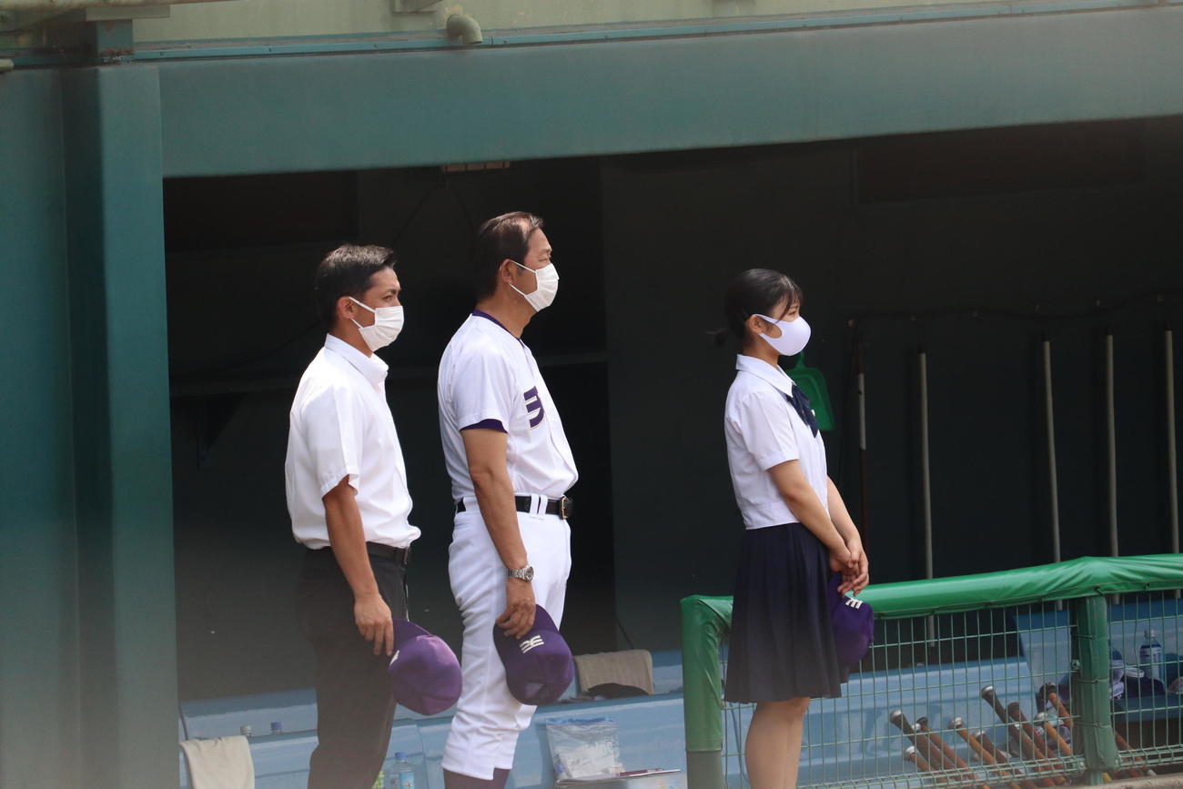 大阪天理対高田商　試合終了後の天理・中村良二監督（撮影・竹本穂乃加）