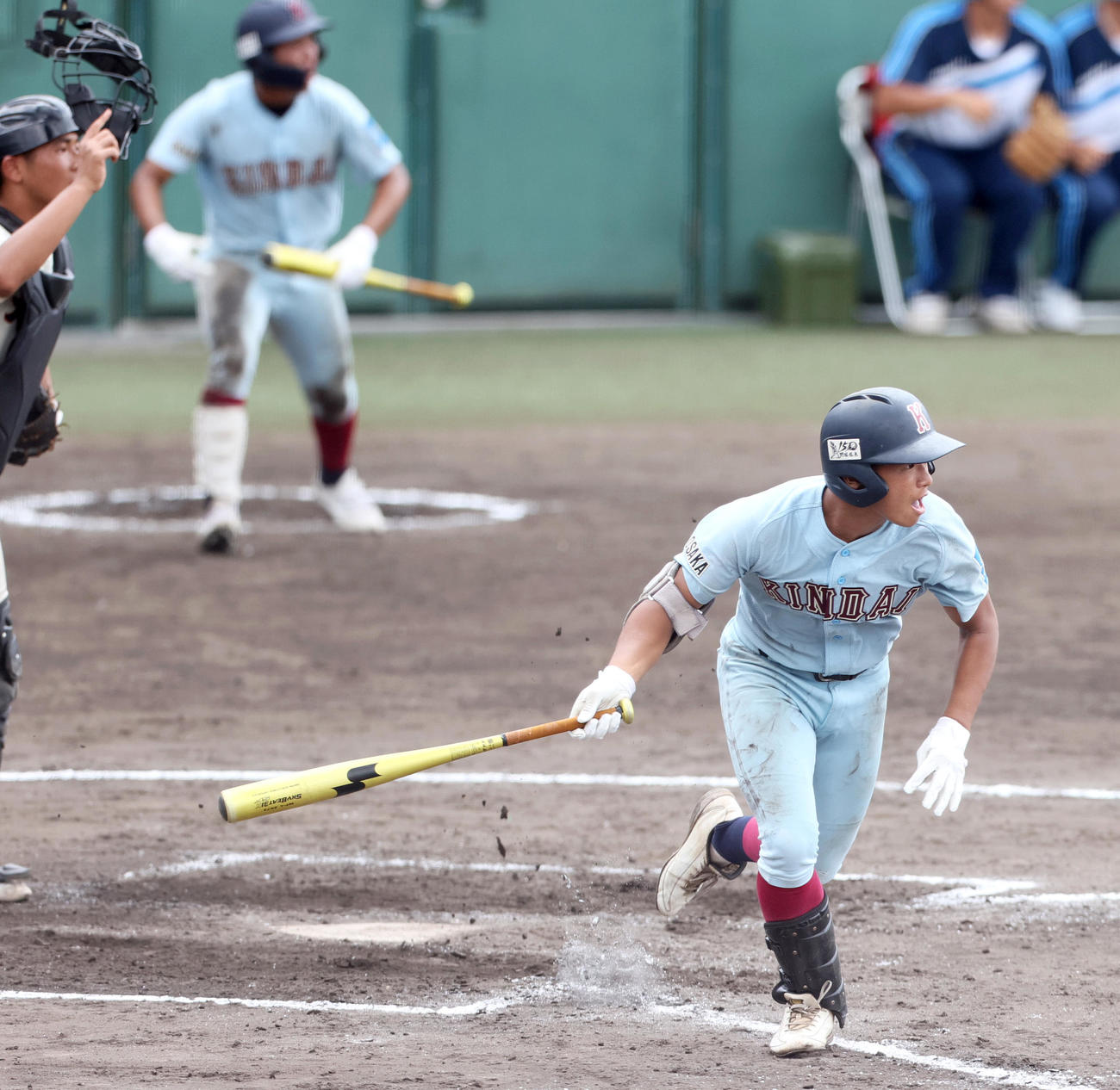 近大付対大商大堺　8回表近大付2死一、三塁、園は中前適時打を放つ（撮影・上山淳一）
