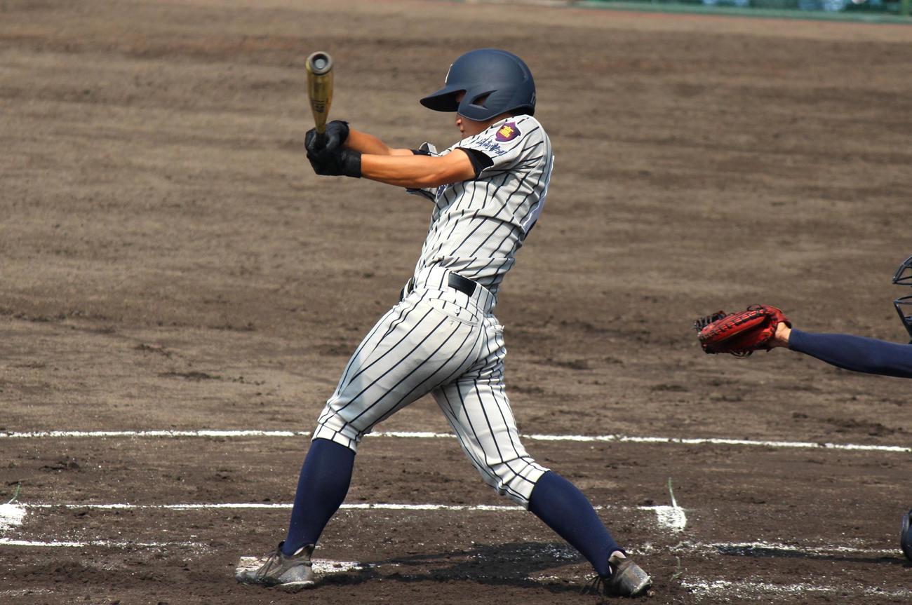 啓新対敦賀気比　1回表2死満塁、2点中前打を放つ敦賀気比・友田（撮影・柏原誠）