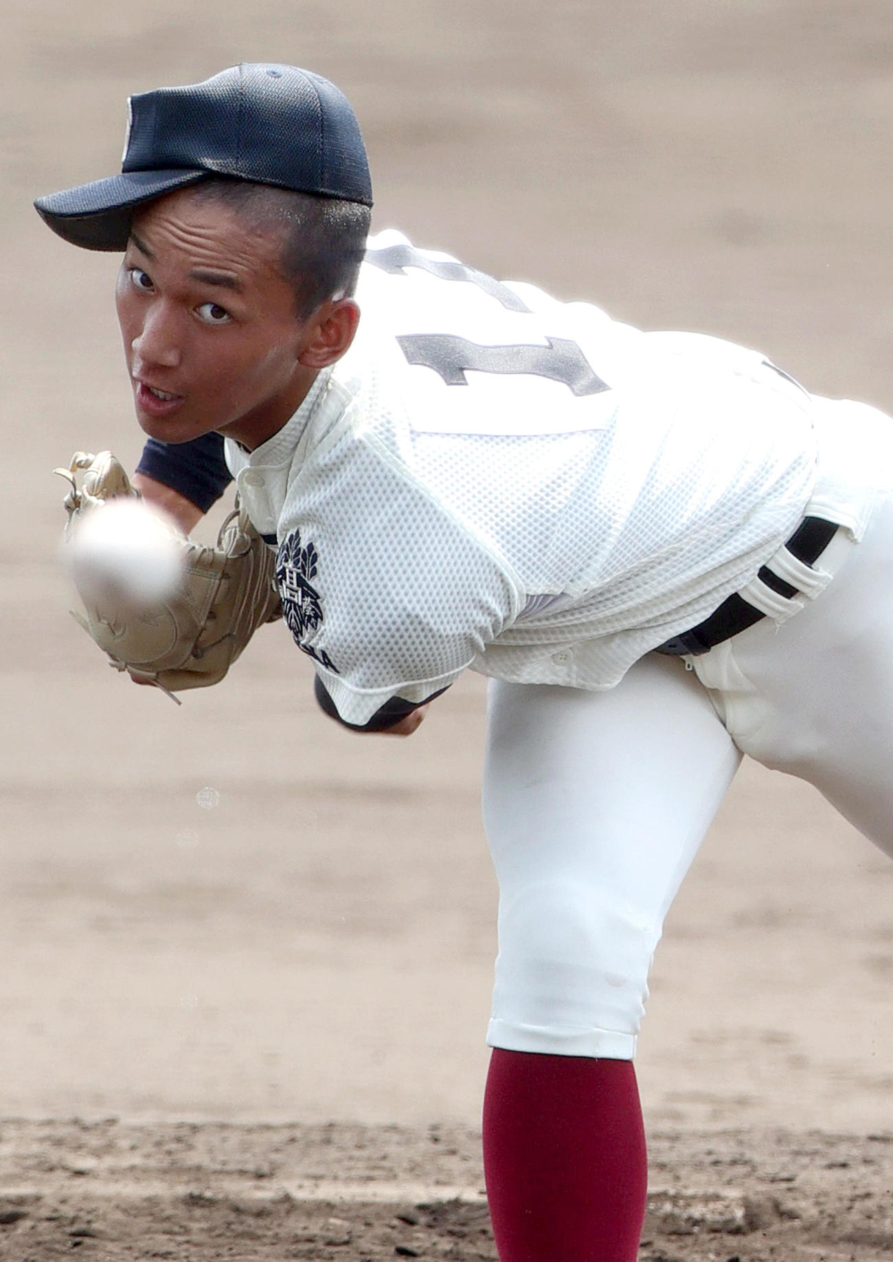 東海大大阪仰星対大阪桐蔭　力投する大阪桐蔭の前田（撮影・上山淳一）