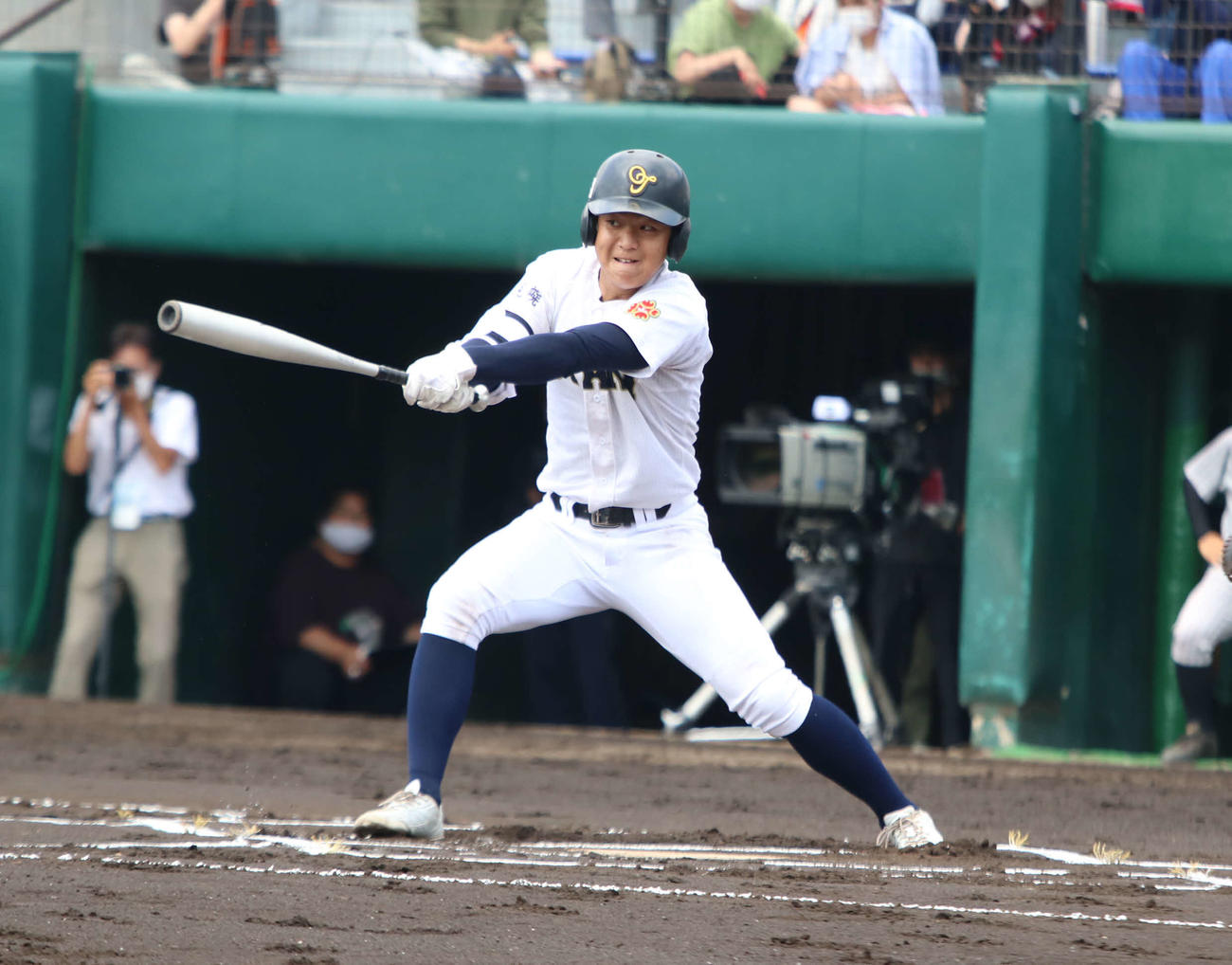 1回表札幌大谷無死、左前打を放つ飯田星哉（撮影・山崎純一）