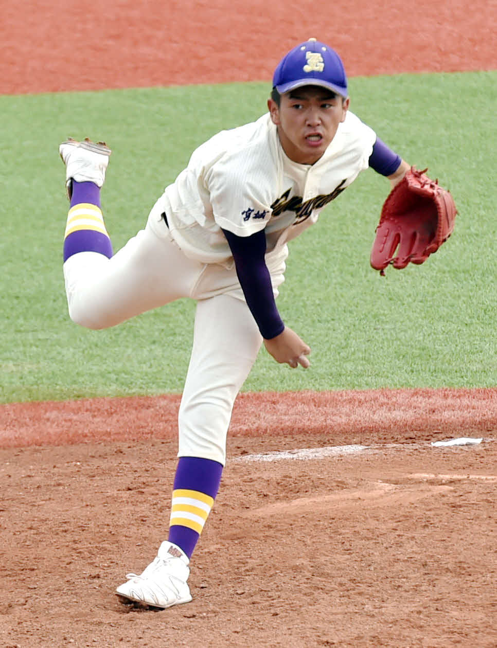 2番手で登板した古川学園・三浦